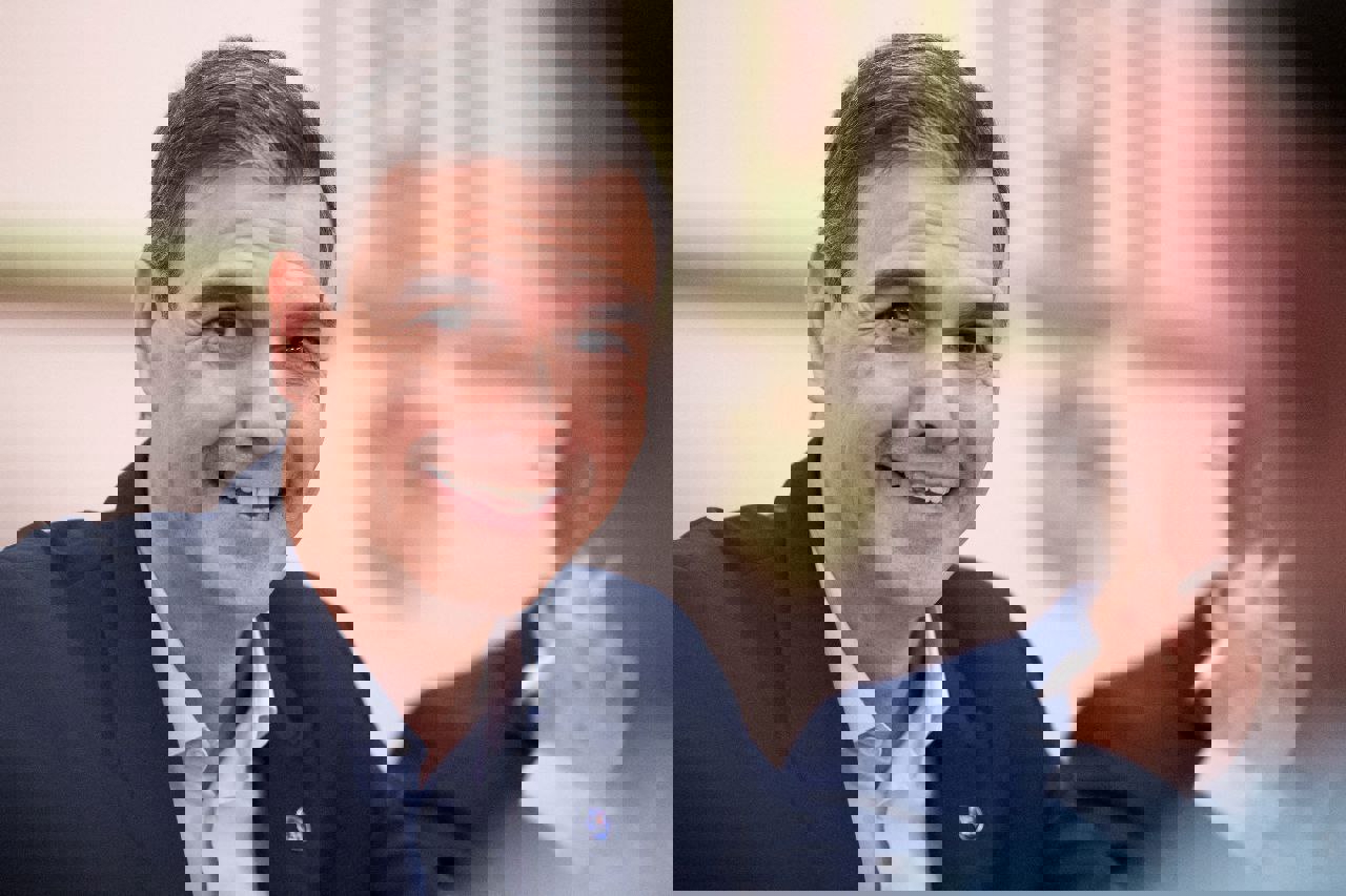 2054000
