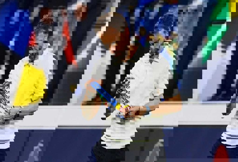 2054218