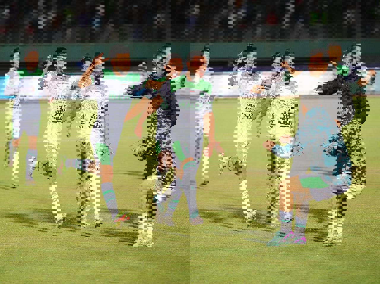 2054762