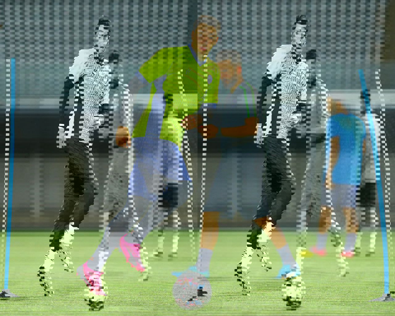 2055569