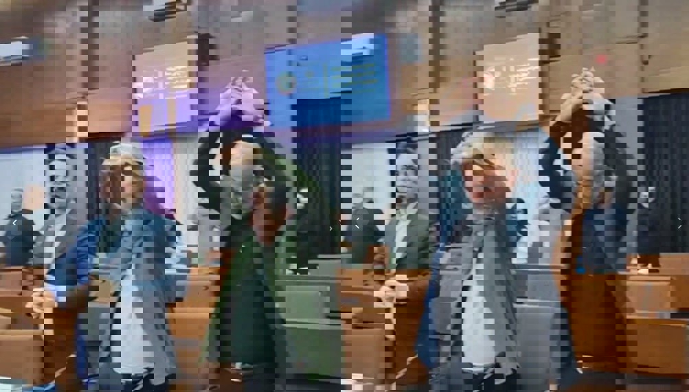2056104