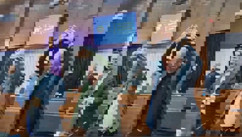 2056104