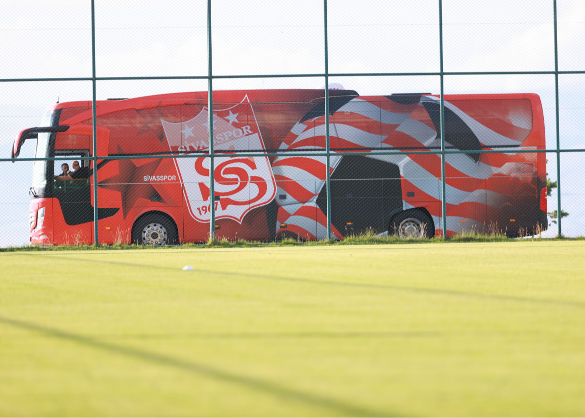 با حضور همزمان تیم‌های ترکیه‌ای؛  / سپاهان در کمپ ارزروم محاصره شد (عکس)