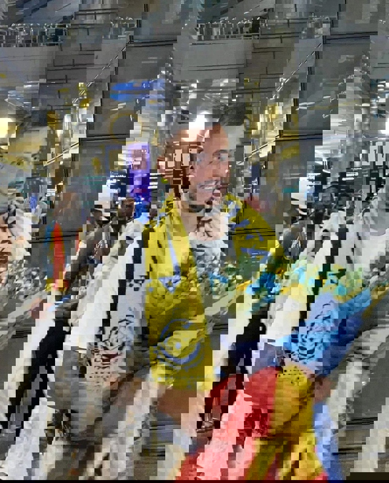 2056733