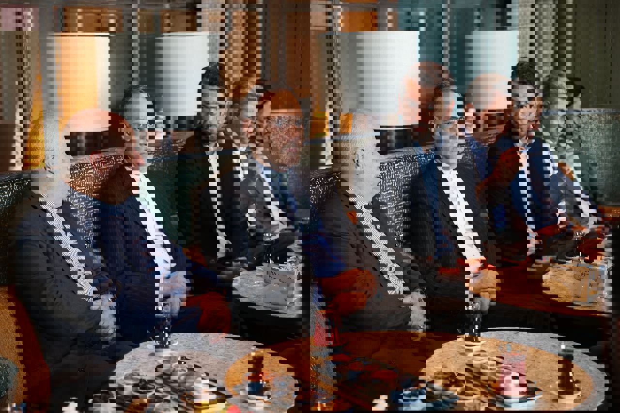 2056833