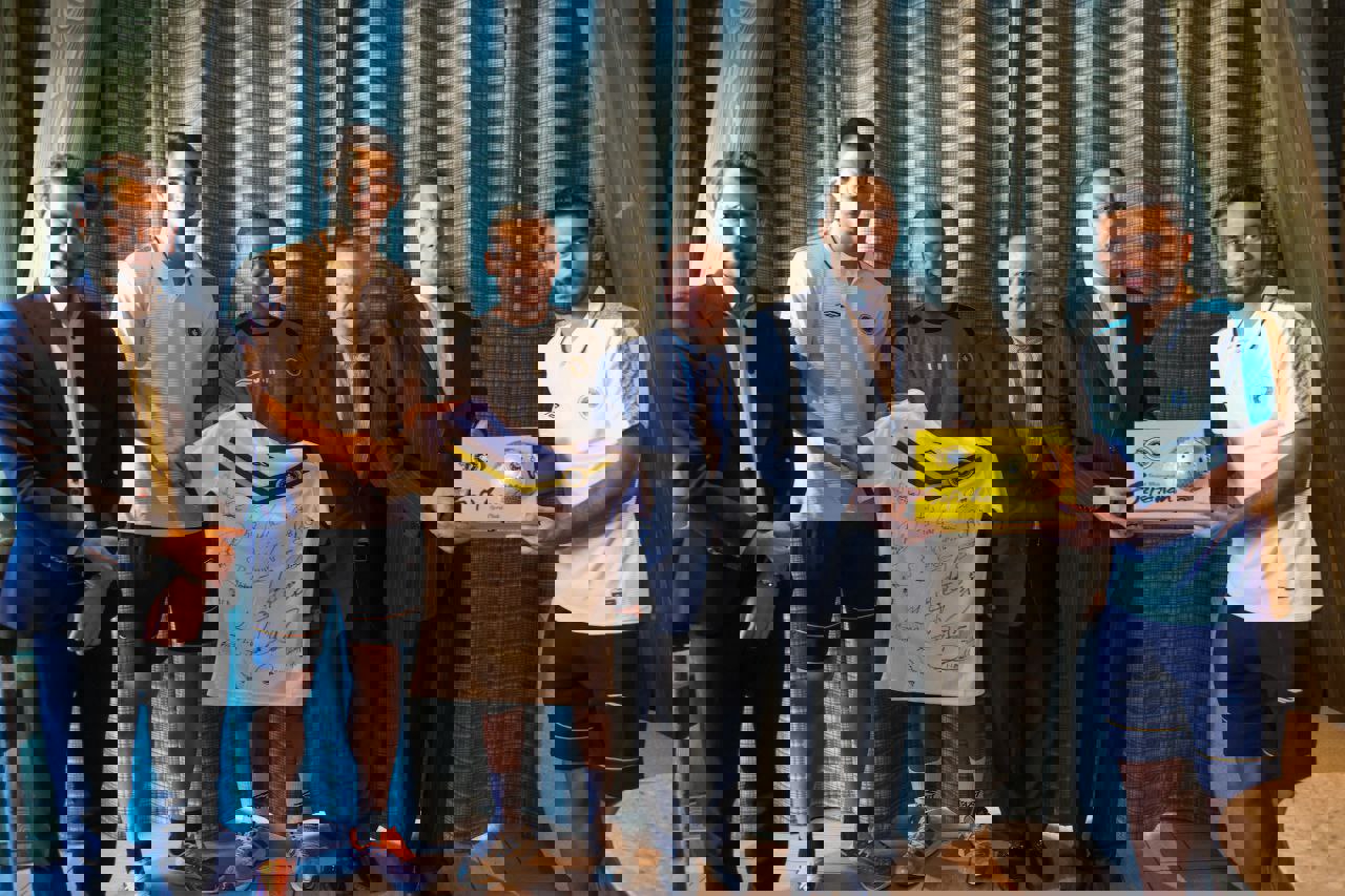 2056835