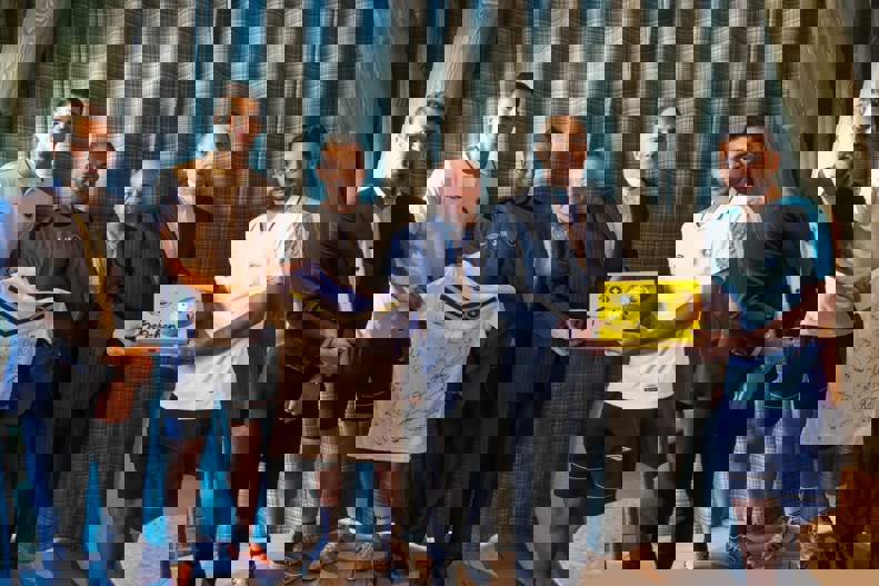 2056835