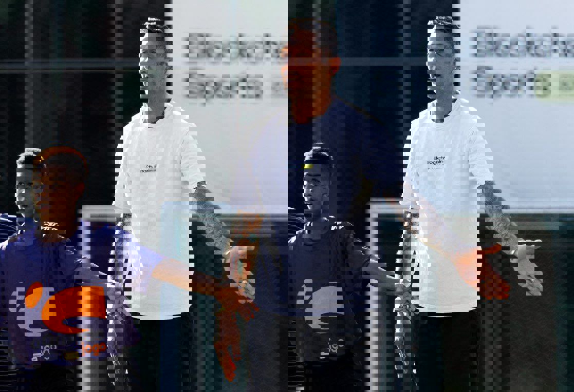 2056985