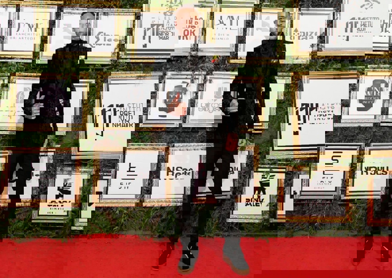 2057303