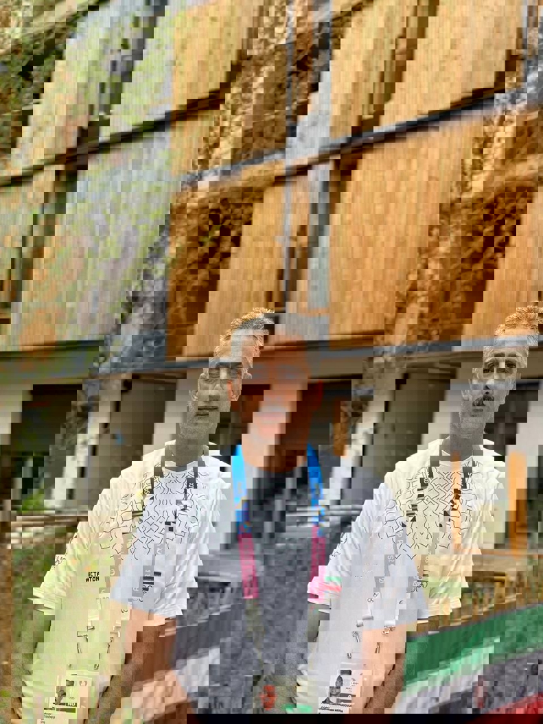 2057210