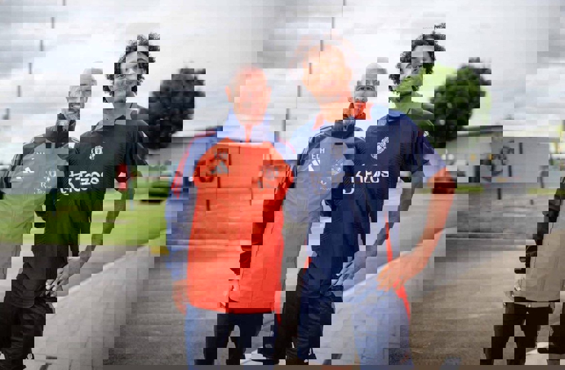 2057958