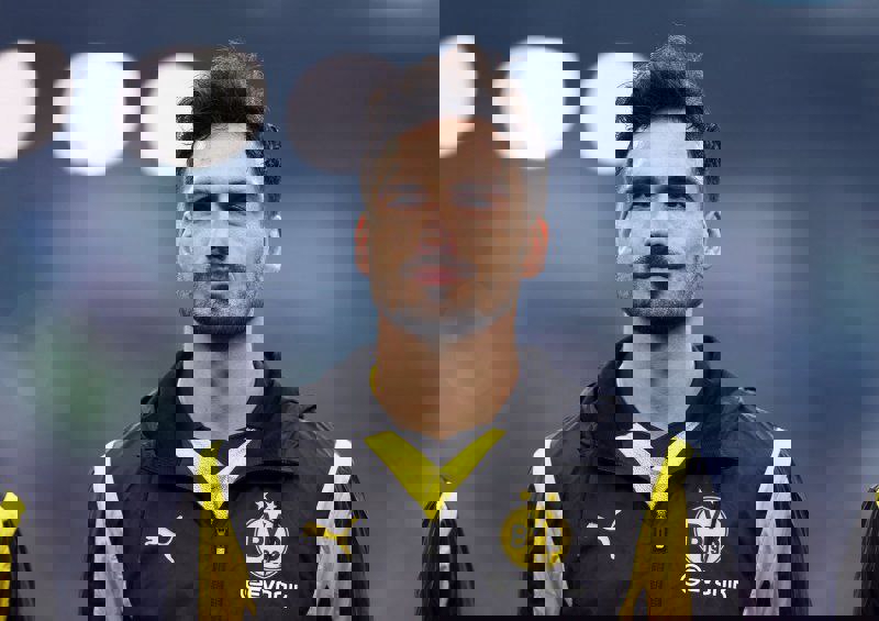 2057977