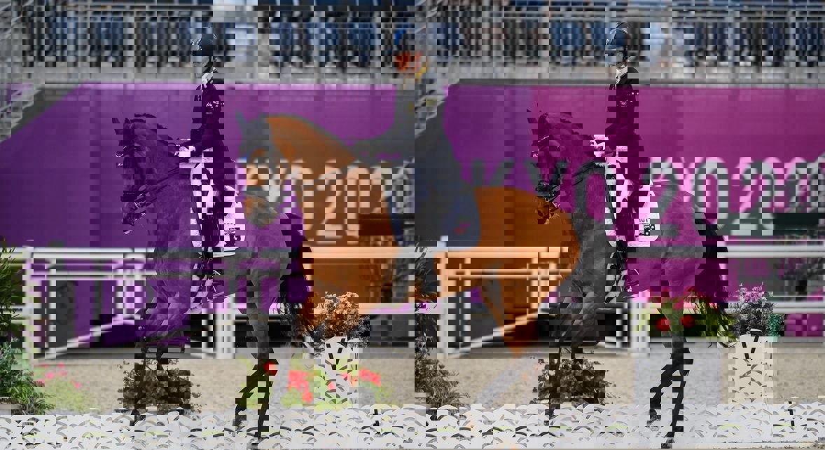 2058099