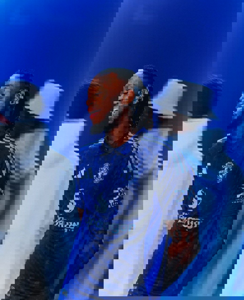 2058136