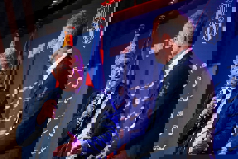 2058253