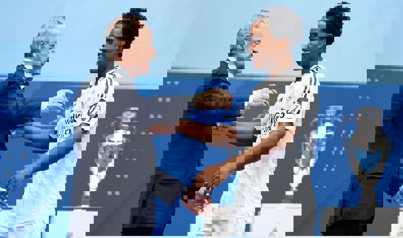 2059043