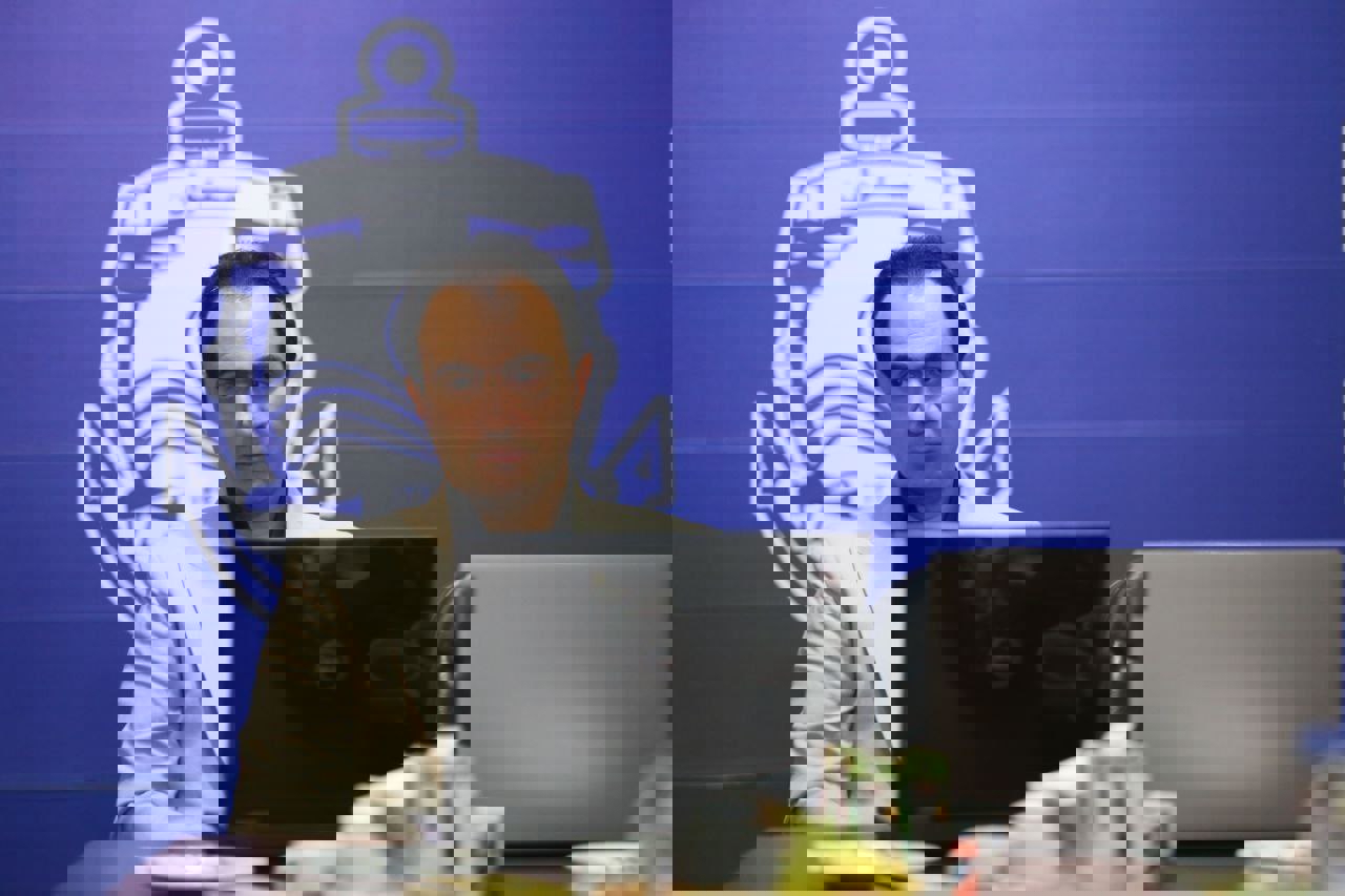 2058898