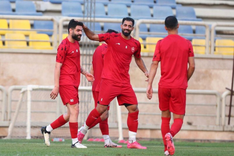 روشنک: پیشنهاد ما به پرسپولیس اراک است