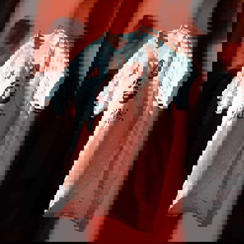 2061562