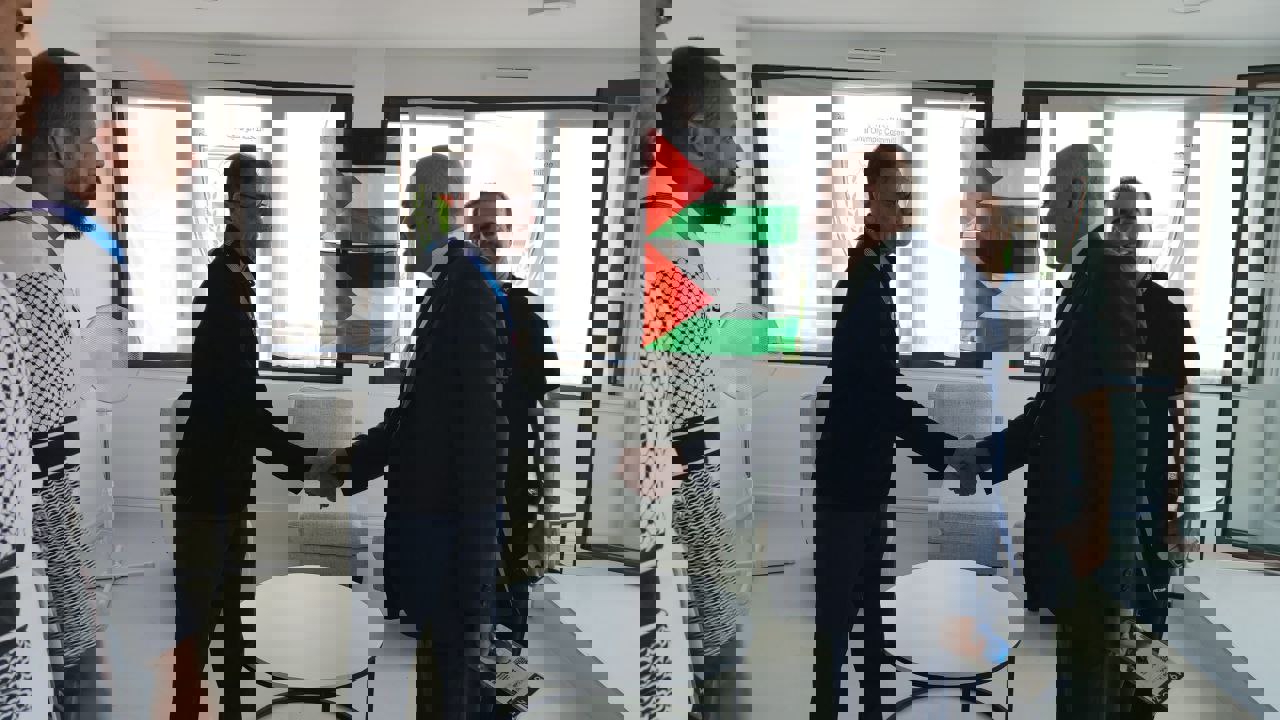 2061571