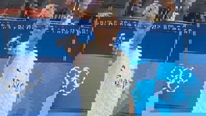 2061682