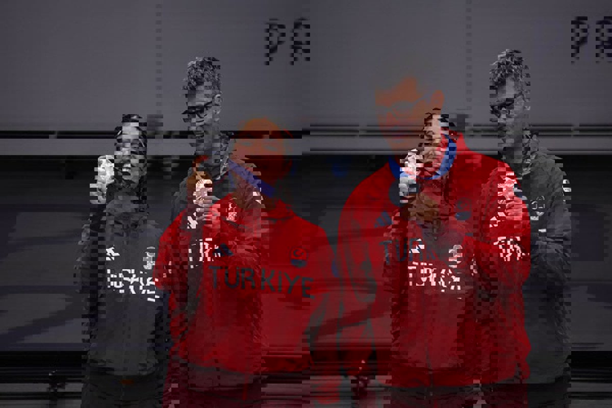 2061683