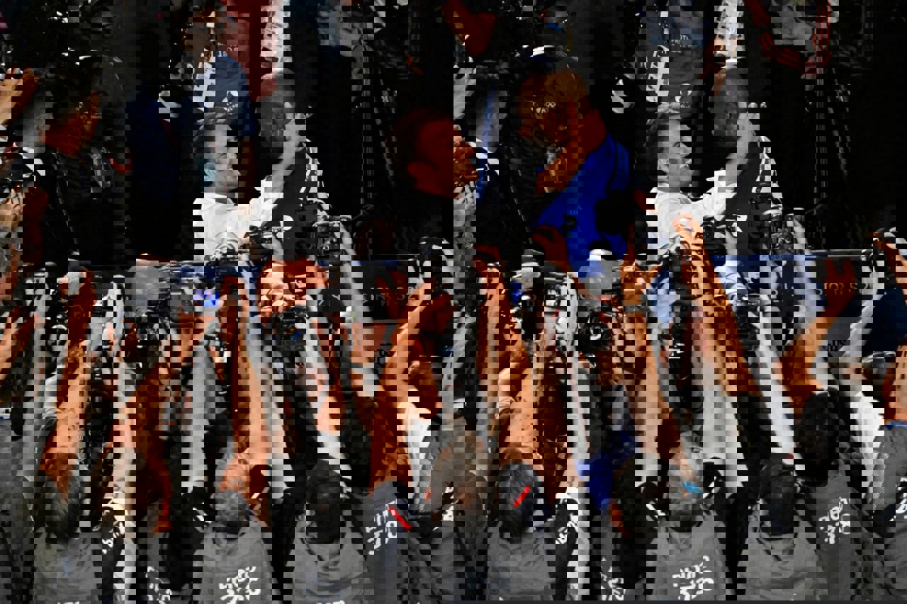 2062132