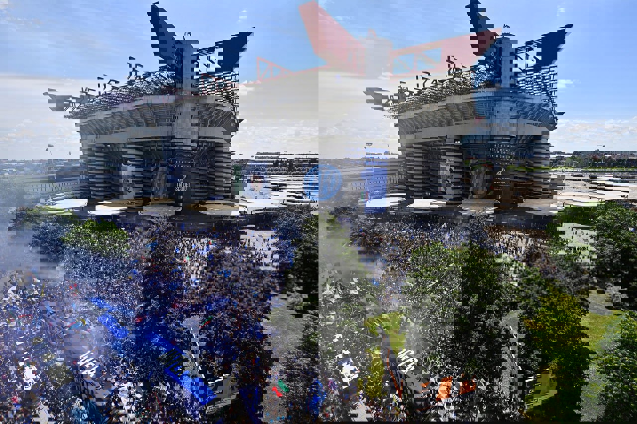 2062738