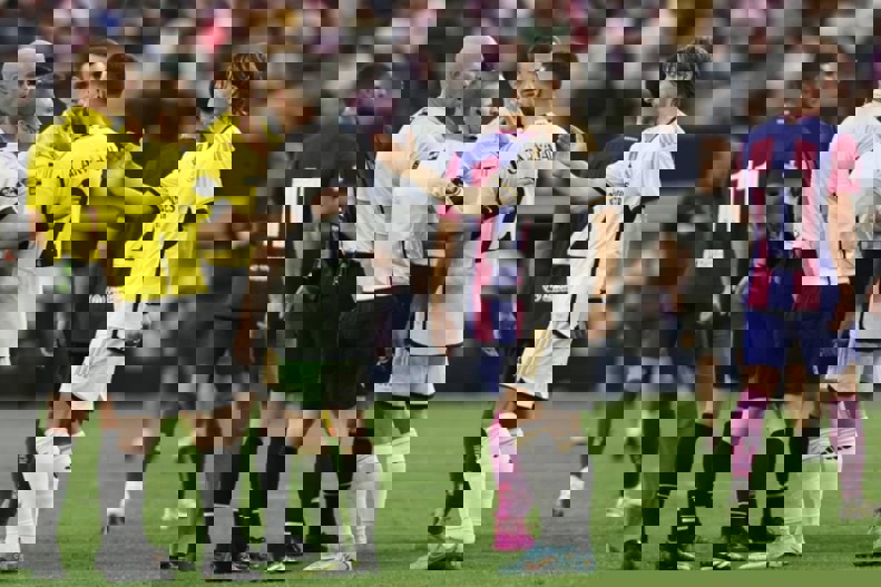 2062977