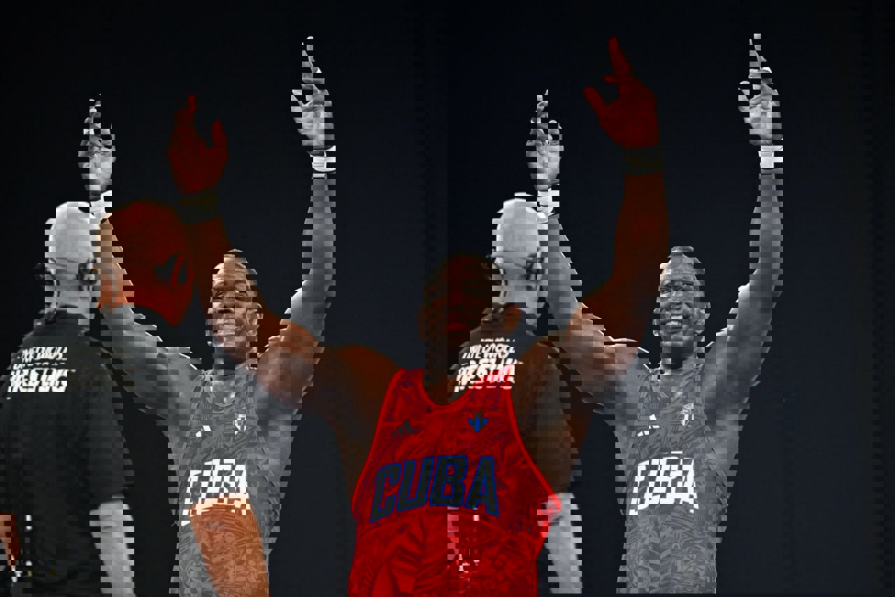 2063915