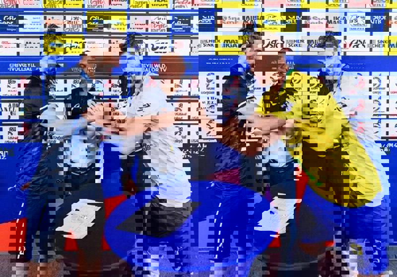 2063896
