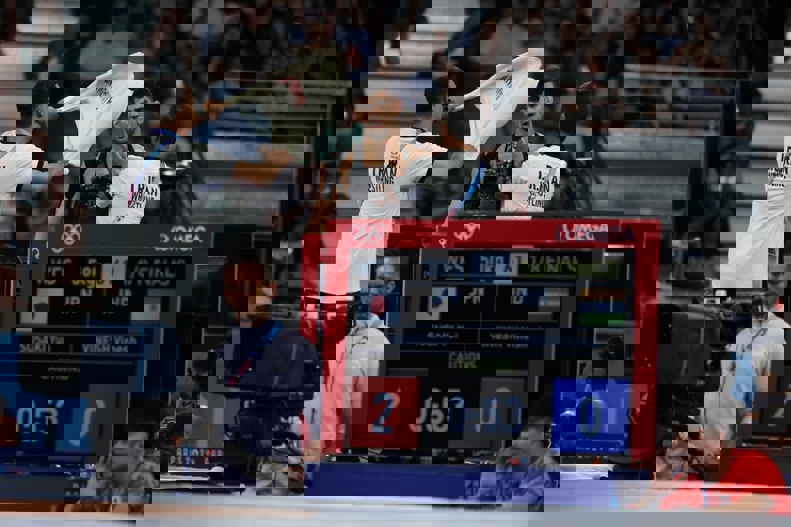 2063976