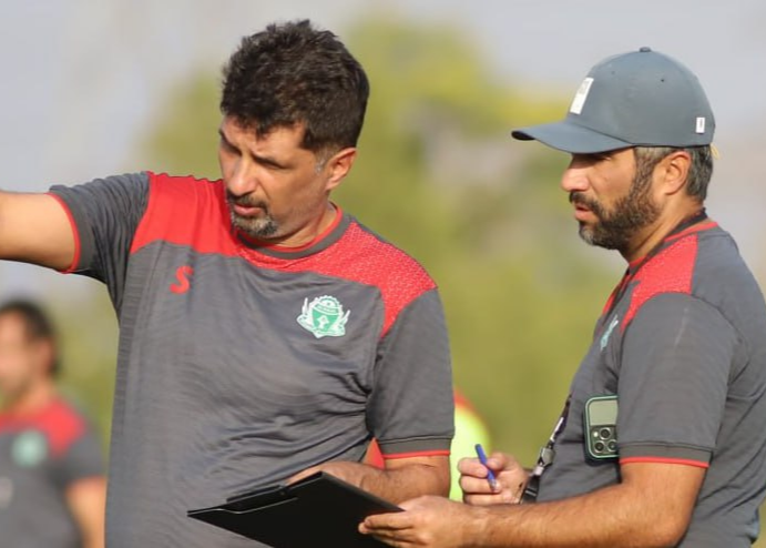 حسینی فقط 10 بازیکن بزرگسال دارد!