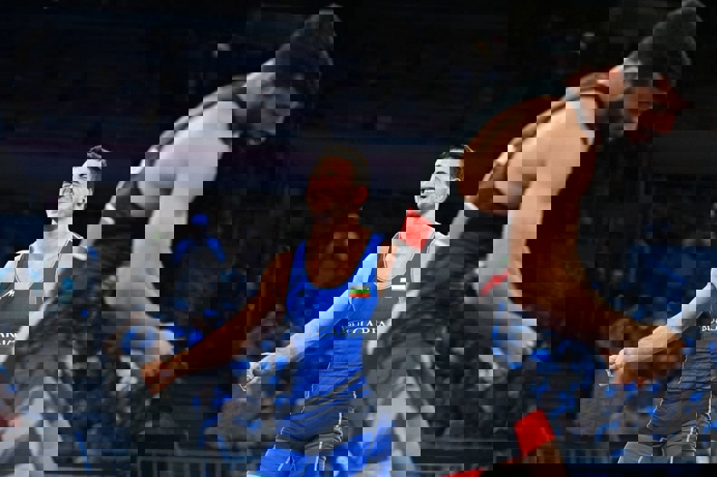 2065369