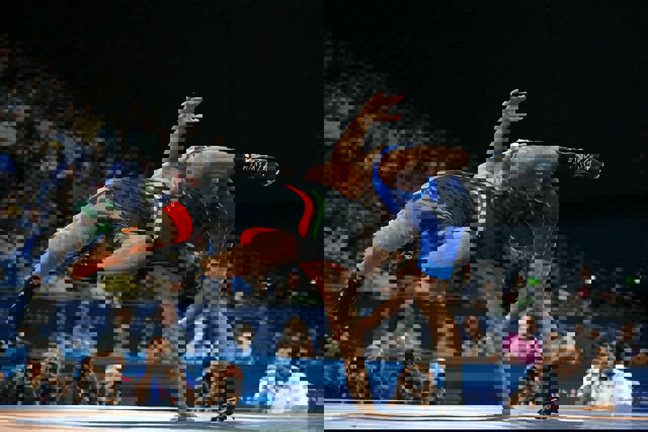 2065370