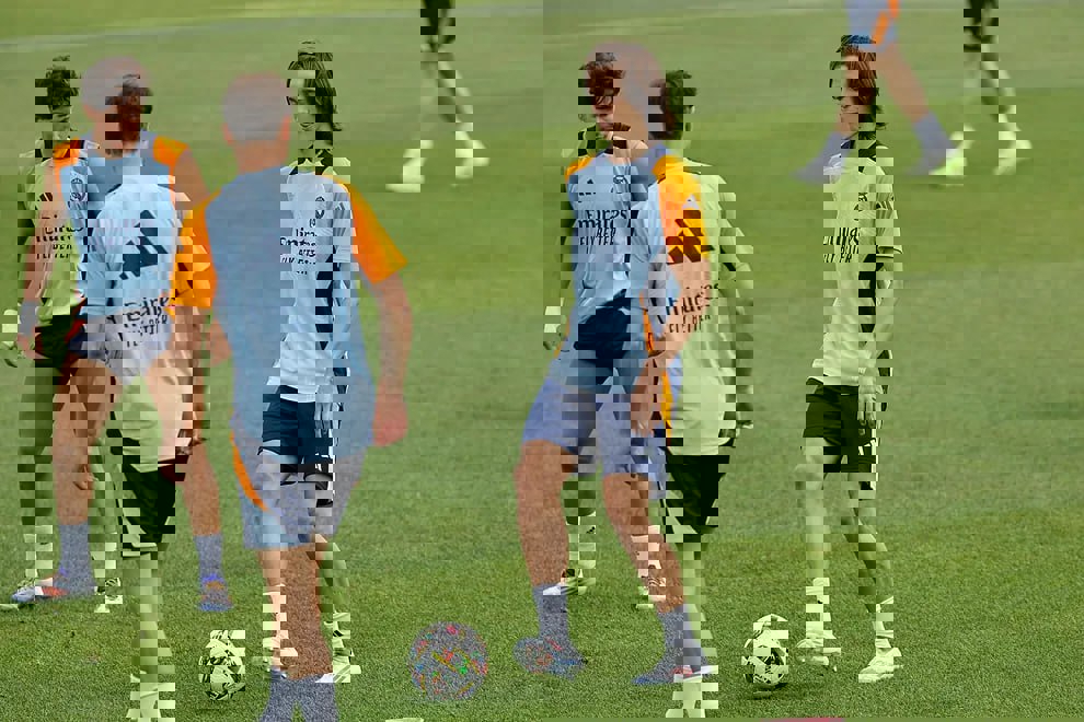 2065702