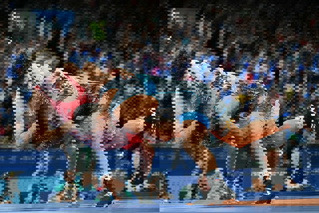2066296