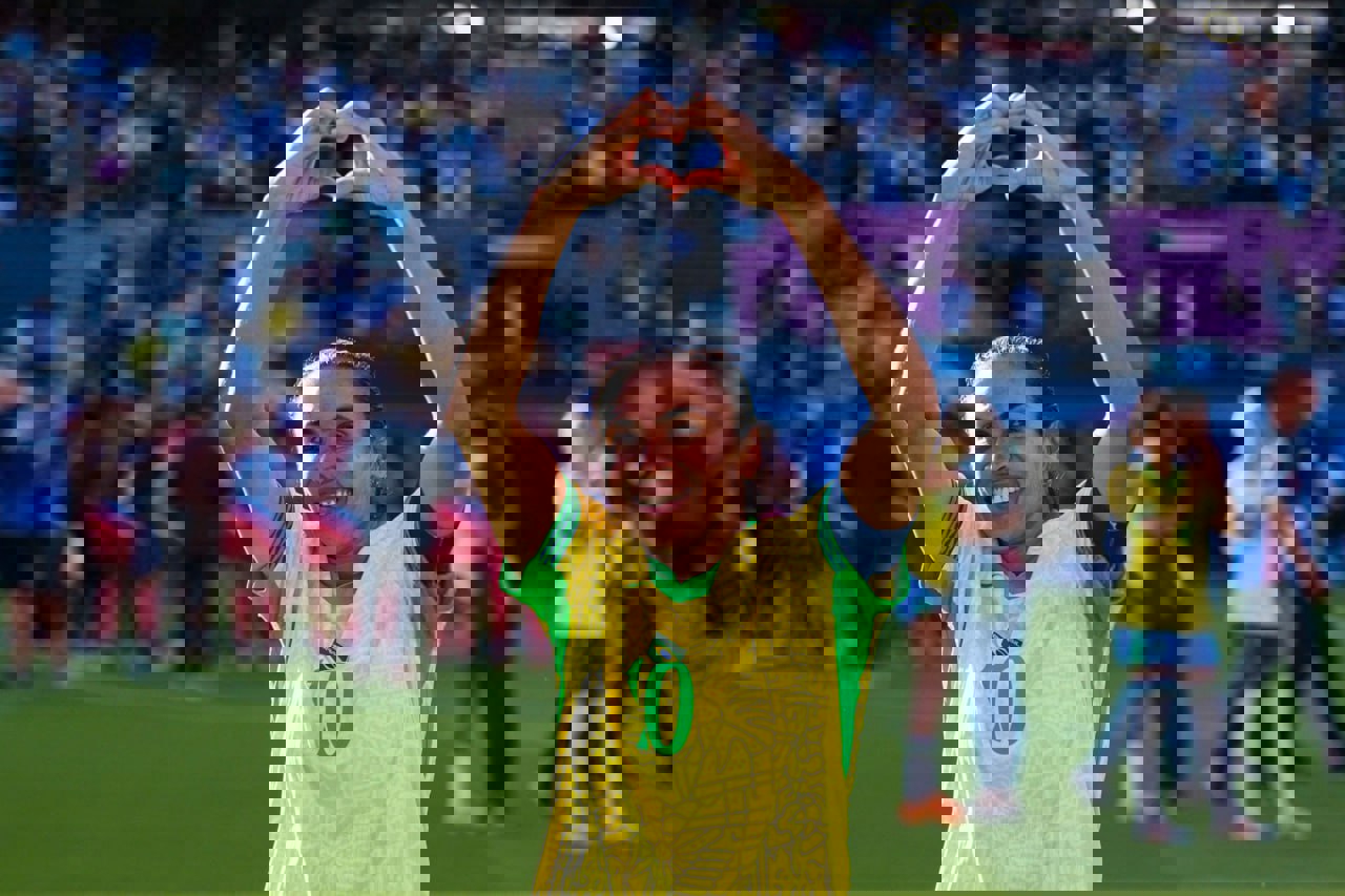 2066999