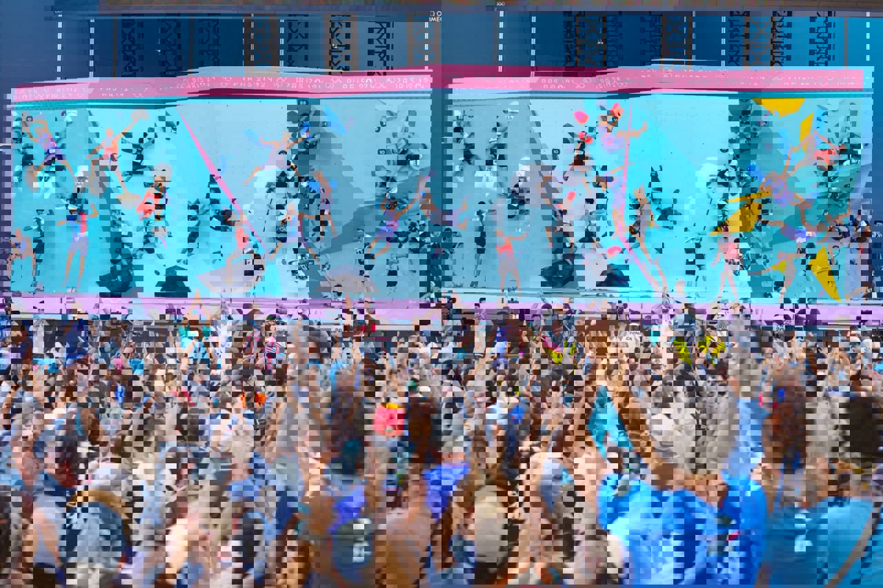 2067035