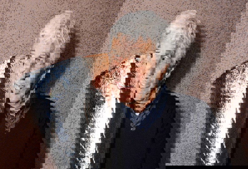 2067084