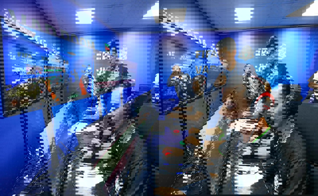 2067576