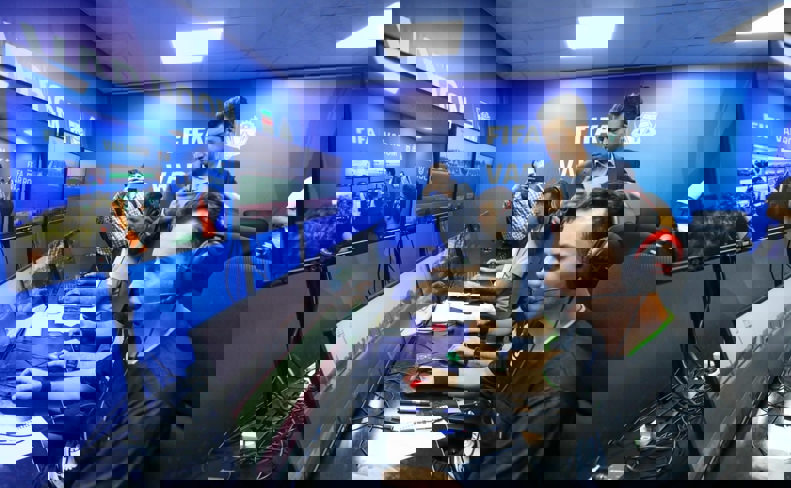 2067576