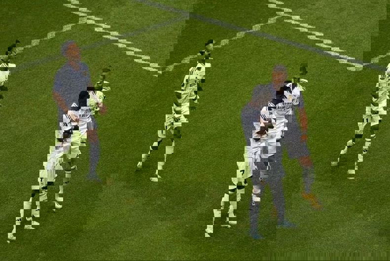 2068374