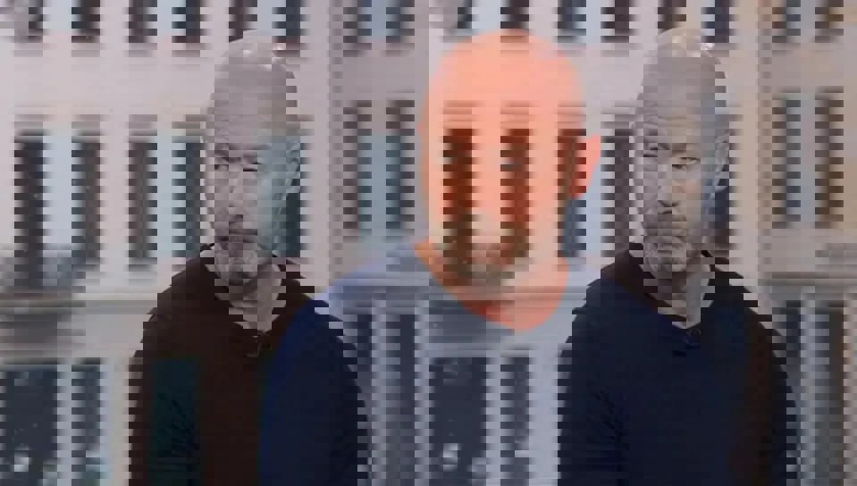 2068869