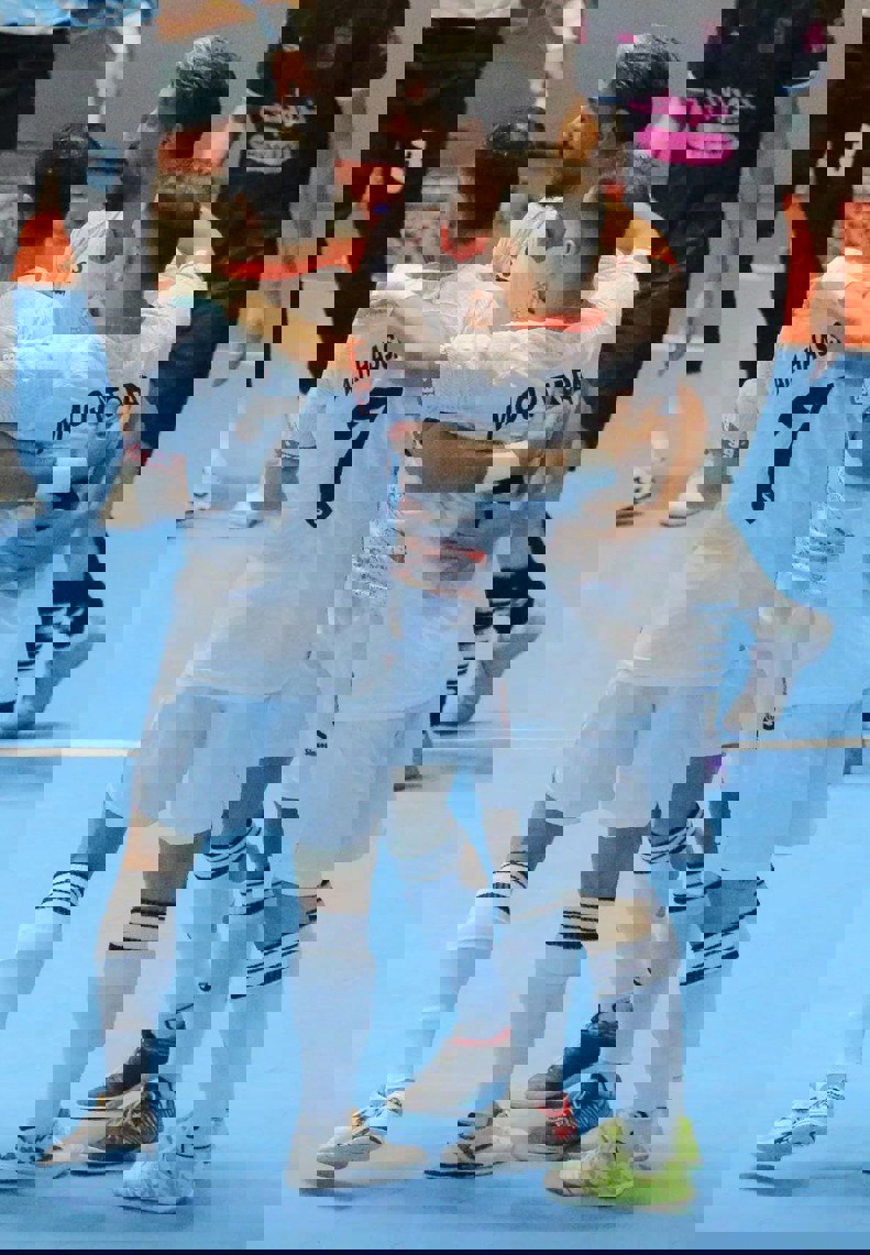 2068940
