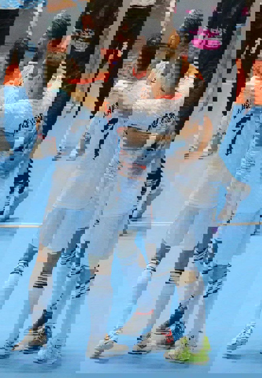 2068940
