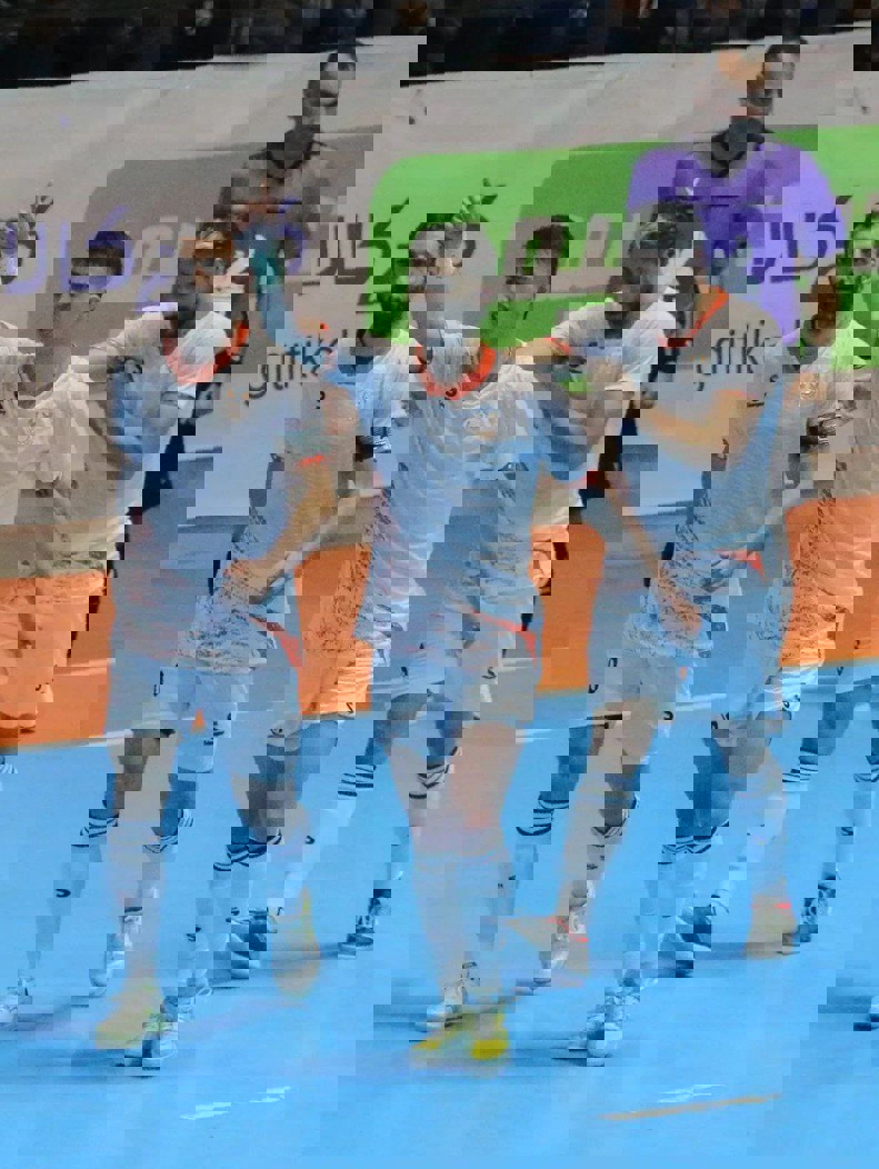 2068935