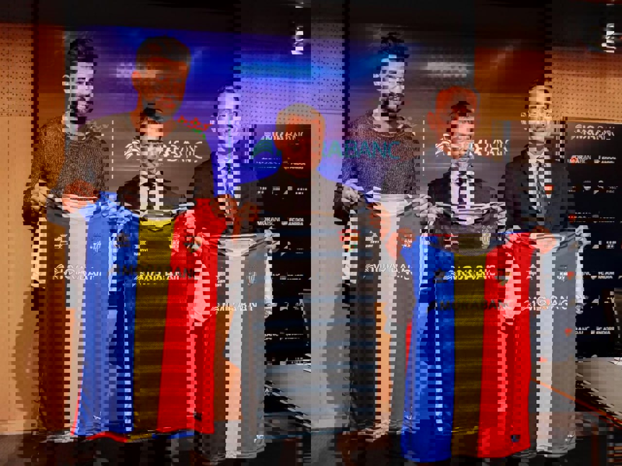 2069943