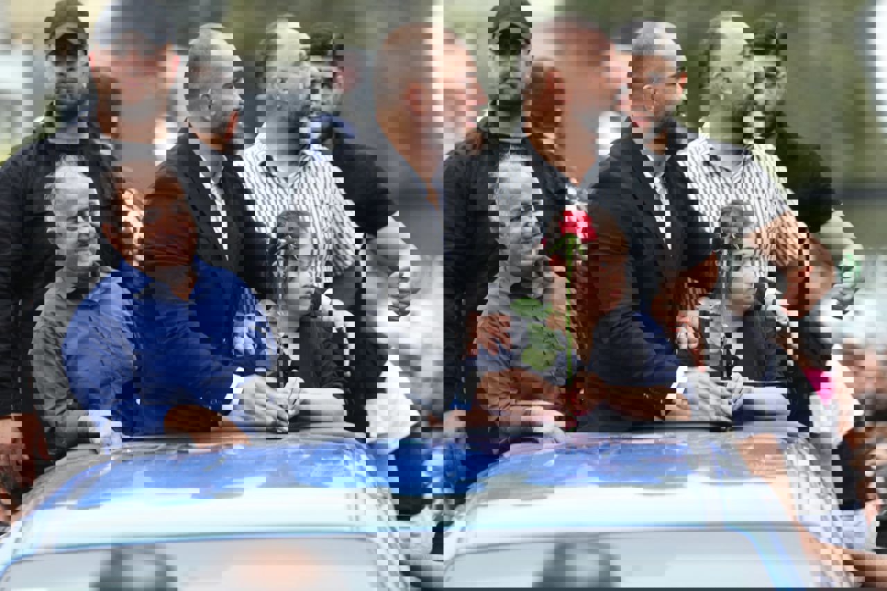 2069996