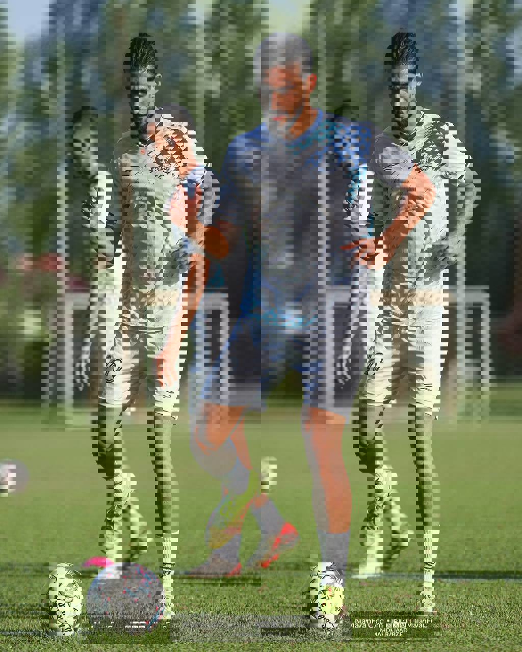 2070689